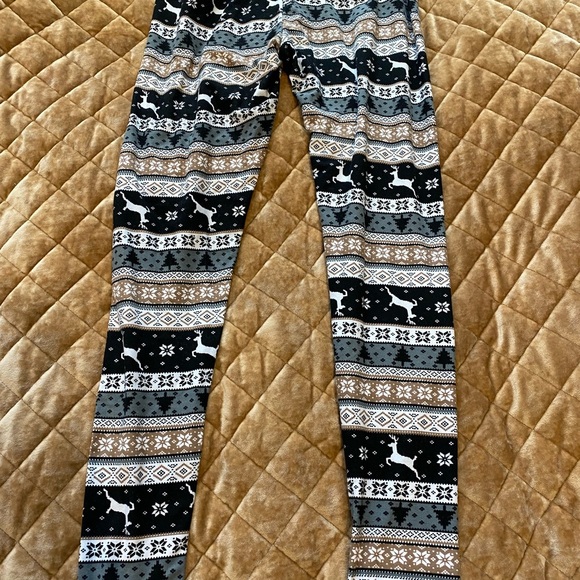 FESTIVE and FUN leggings w/ reindeer and other holiday designs/neutral coloring - Picture 6 of 7